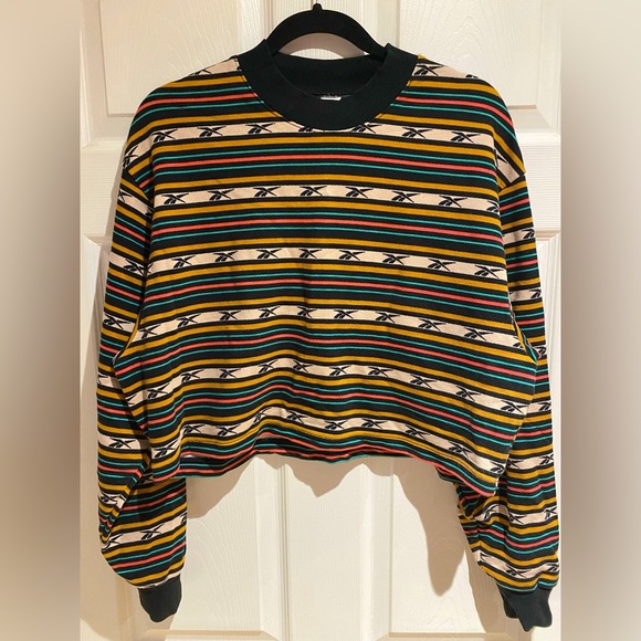 Reebok Classic Women’s Camp Stripe Crew Sweatshirt Cropped - Picture 5 of 7